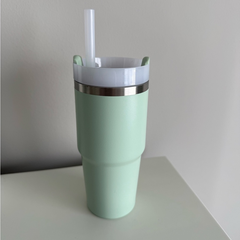 Stanley Tumbler - Picture 2 of 6